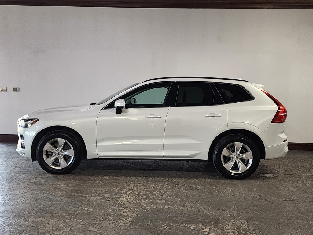 Volvo XC60 T8 Momentum Hybrid AWD 2022 Volvo XC60 T8 Momentum Hybrid AWD 2022