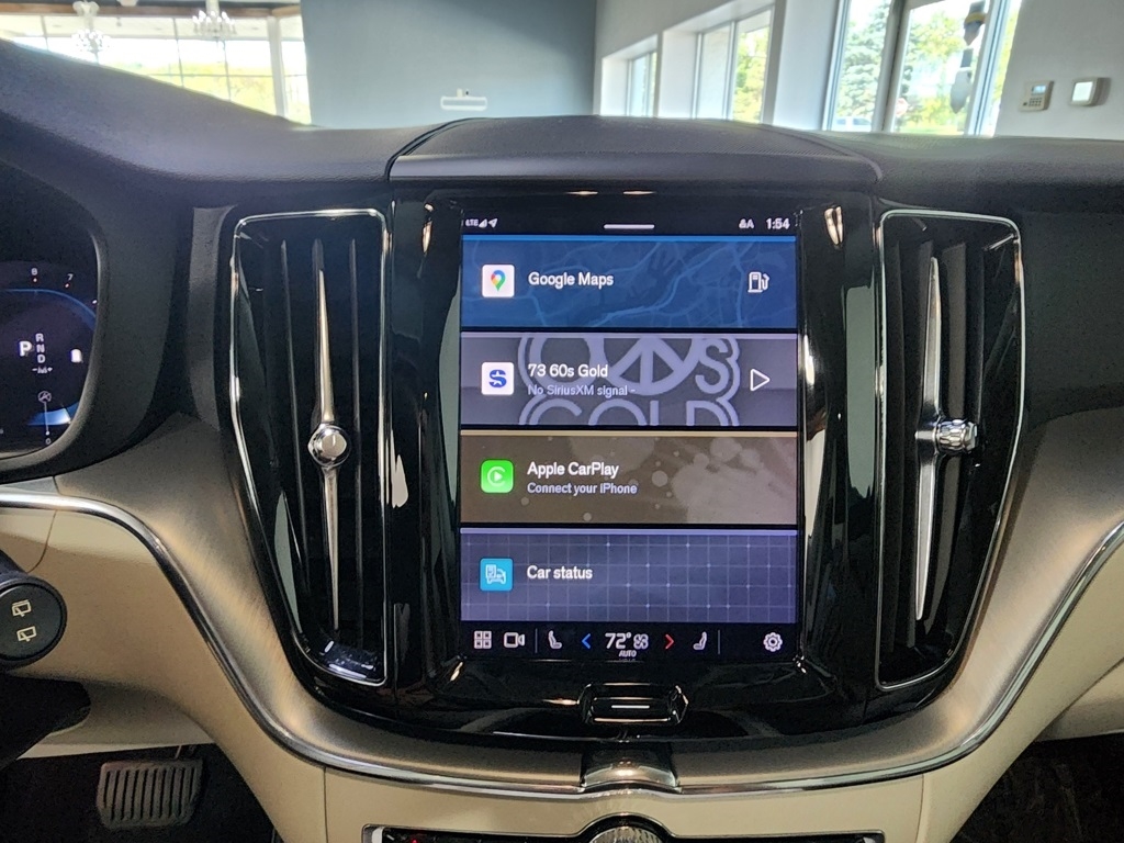 Volvo XC60 T8 Momentum Hybrid AWD 2022 Volvo XC60 T8 Momentum Hybrid AWD 2022