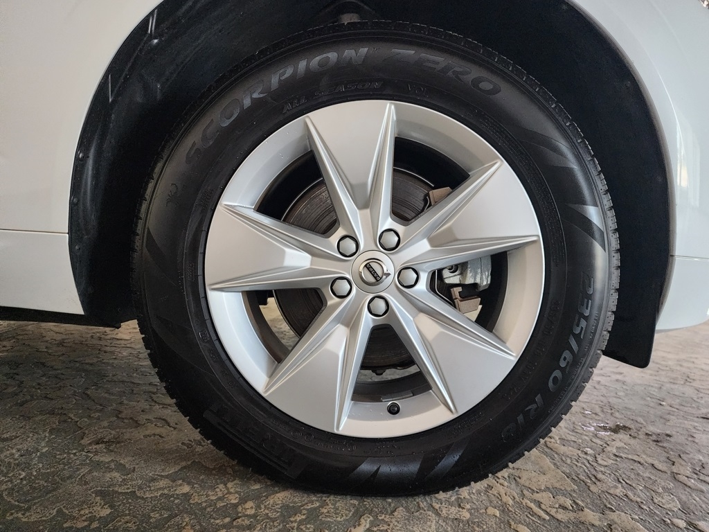 Volvo XC60 T8 Momentum Hybrid AWD 2022 Volvo XC60 T8 Momentum Hybrid AWD 2022