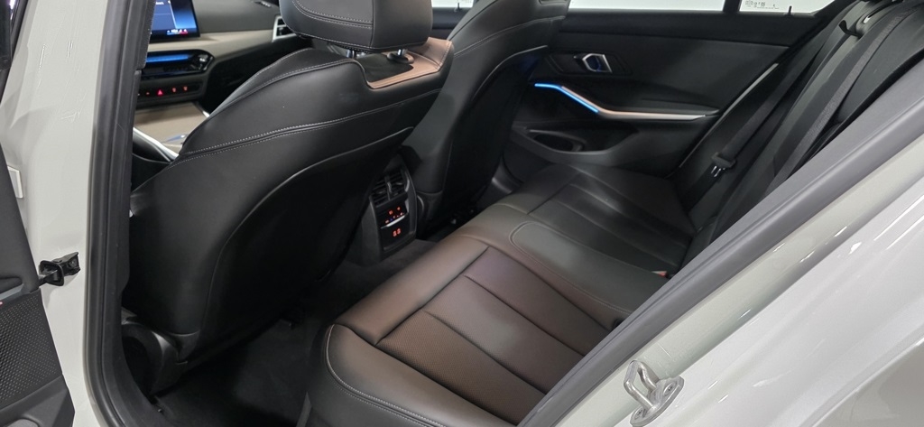 BMW 3-Series 330i xDrive 2025 BMW 3-Series 330i xDrive 2025