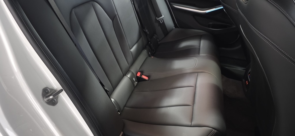 BMW 3-Series 330i xDrive 2025 BMW 3-Series 330i xDrive 2025