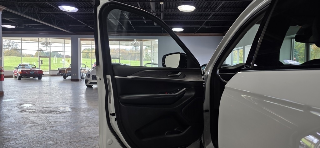 Jeep Grand Cherokee L Limited 4WD 2023 Jeep Grand Cherokee L Limited 4WD 2023