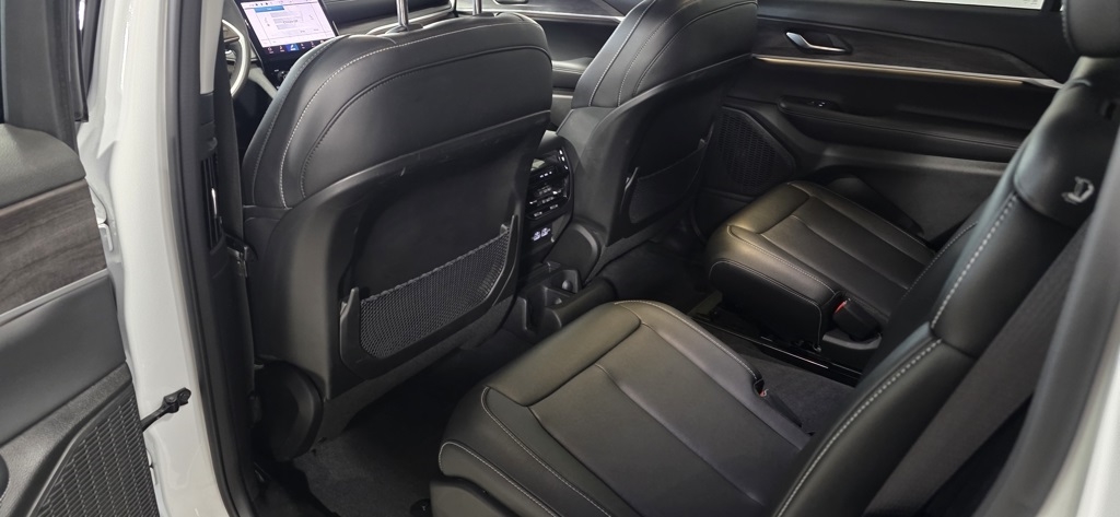 Jeep Grand Cherokee L Limited 4WD 2023 Jeep Grand Cherokee L Limited 4WD 2023