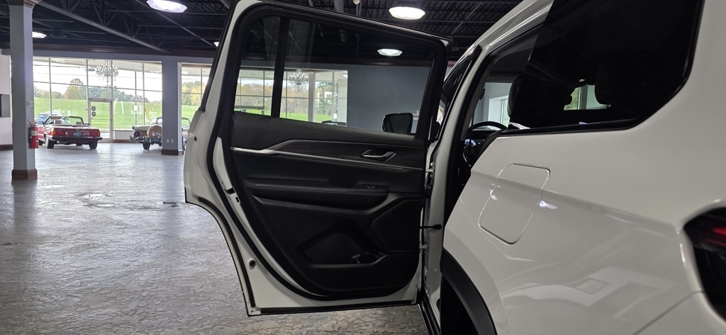 Jeep Grand Cherokee L Limited 4WD 2023 Jeep Grand Cherokee L Limited 4WD 2023