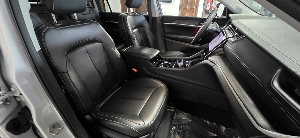 Jeep Grand Cherokee L Limited 4WD 2023 Jeep Grand Cherokee L Limited 4WD 2023