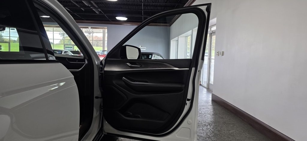 Jeep Grand Cherokee L Limited 4WD 2023 Jeep Grand Cherokee L Limited 4WD 2023