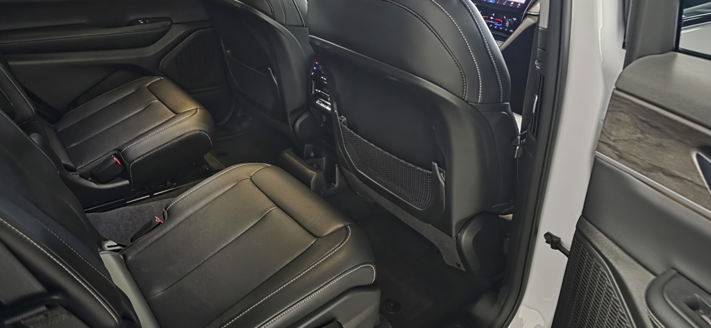 Jeep Grand Cherokee L Limited 4WD 2023 Jeep Grand Cherokee L Limited 4WD 2023