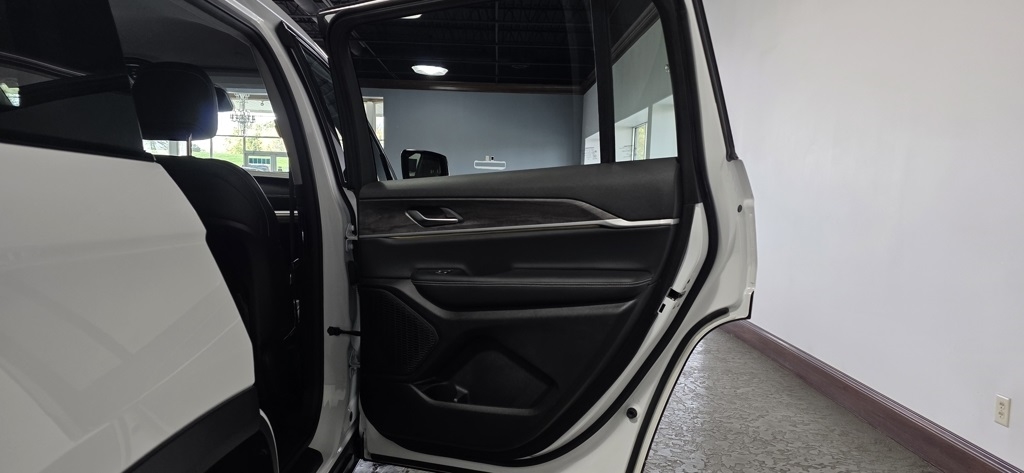 Jeep Grand Cherokee L Limited 4WD 2023 Jeep Grand Cherokee L Limited 4WD 2023