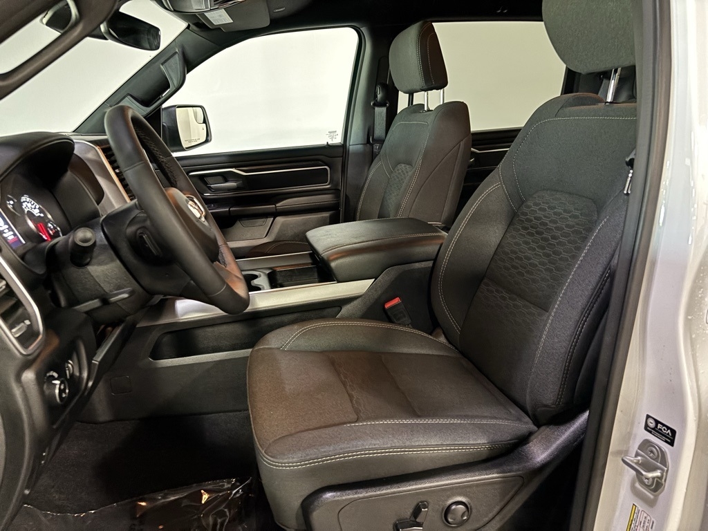 RAM 1500 Big Horn Crew Cab SWB 4WD 2025 RAM 1500 Big Horn Crew Cab SWB 4WD 2025