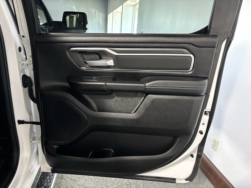 RAM 1500 Big Horn Crew Cab SWB 4WD 2025 RAM 1500 Big Horn Crew Cab SWB 4WD 2025