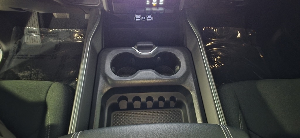 RAM 1500 Big Horn Quad Cab 4WD 2025 RAM 1500 Big Horn Quad Cab 4WD 2025