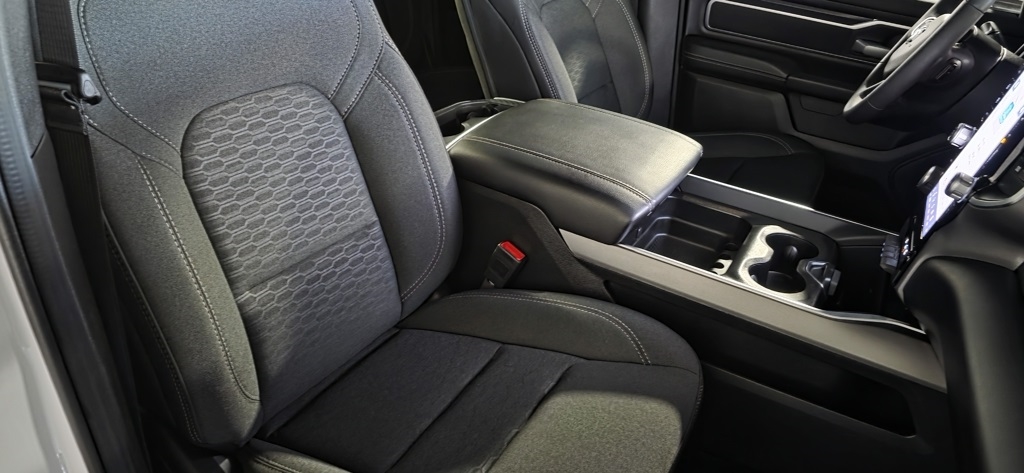 RAM 1500 Big Horn Quad Cab 4WD 2025 RAM 1500 Big Horn Quad Cab 4WD 2025