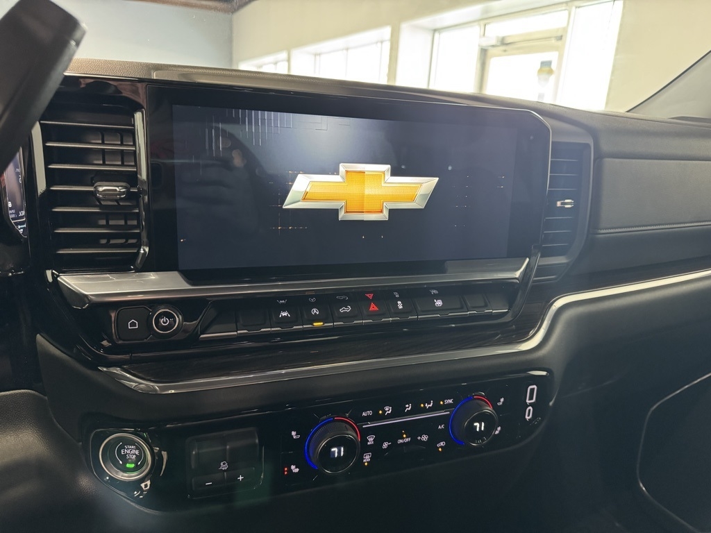 Chevrolet Silverado 1500 LT Crew Cab 4WD 2025