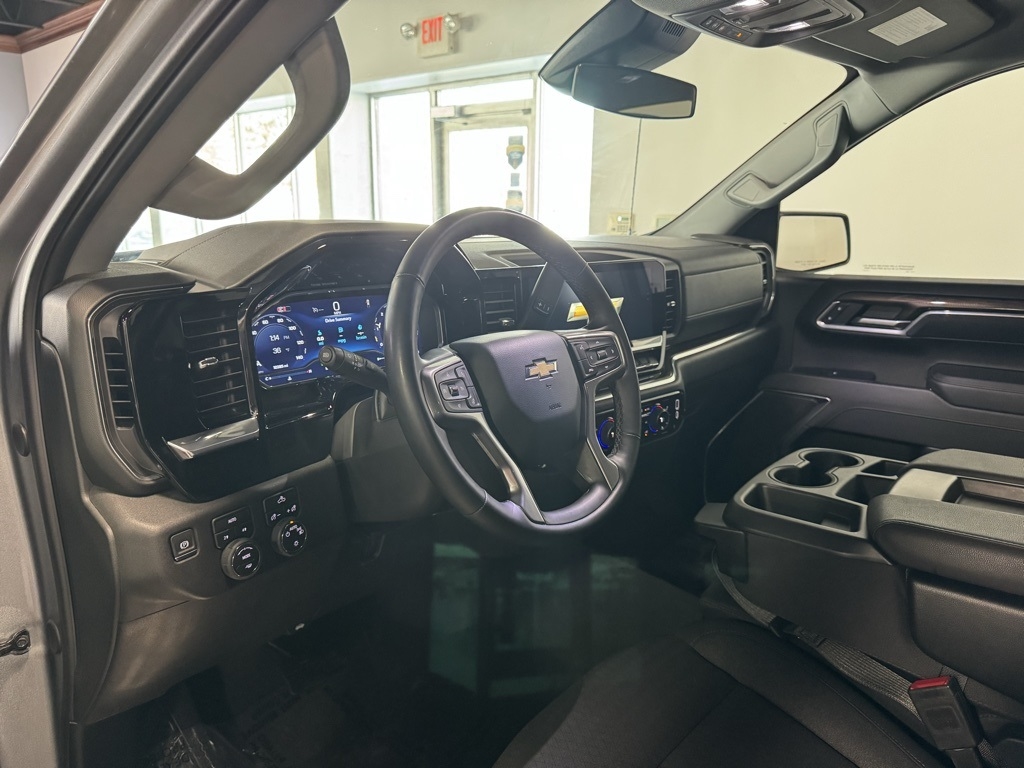 Chevrolet Silverado 1500 LT Crew Cab 4WD 2025