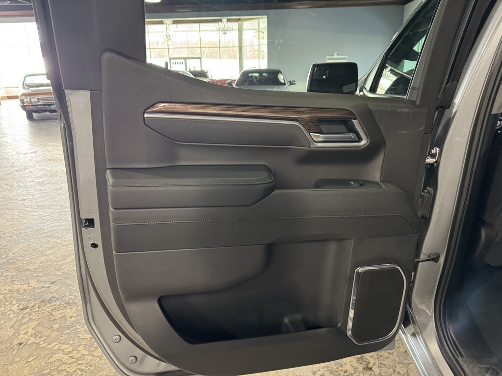 Chevrolet Silverado 1500 LT Crew Cab 4WD 2025