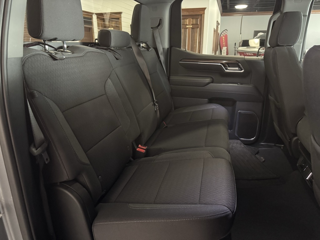 Chevrolet Silverado 1500 LT Crew Cab 4WD 2025