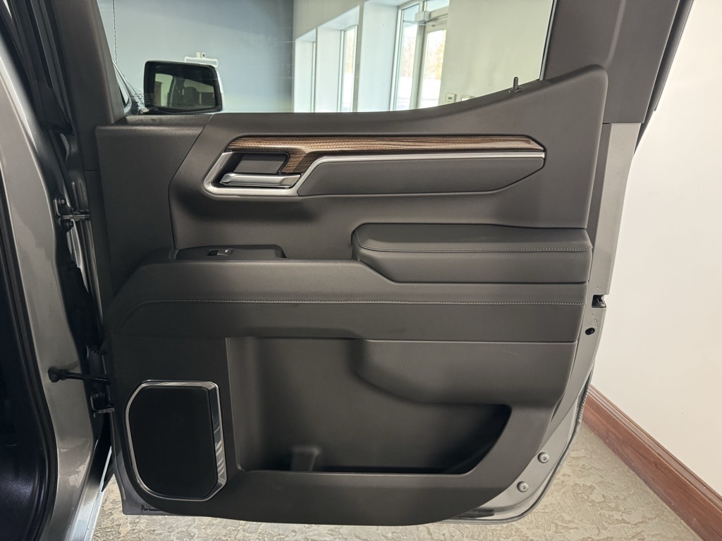 Chevrolet Silverado 1500 LT Crew Cab 4WD 2025