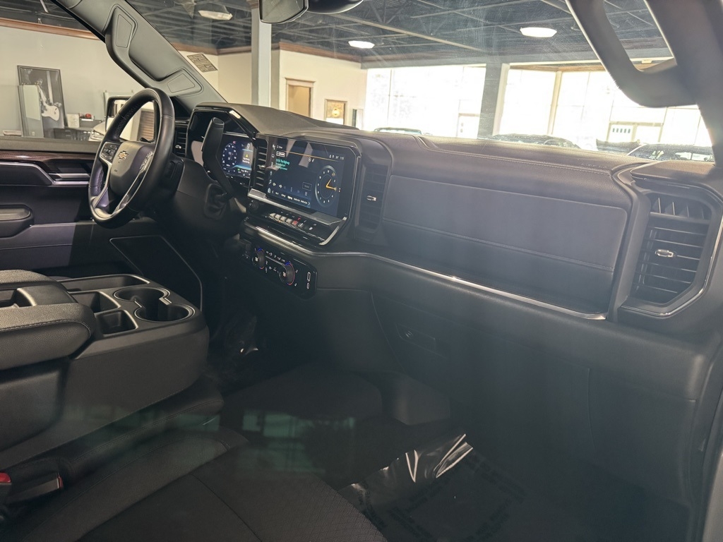 Chevrolet Silverado 1500 LT Crew Cab 4WD 2025