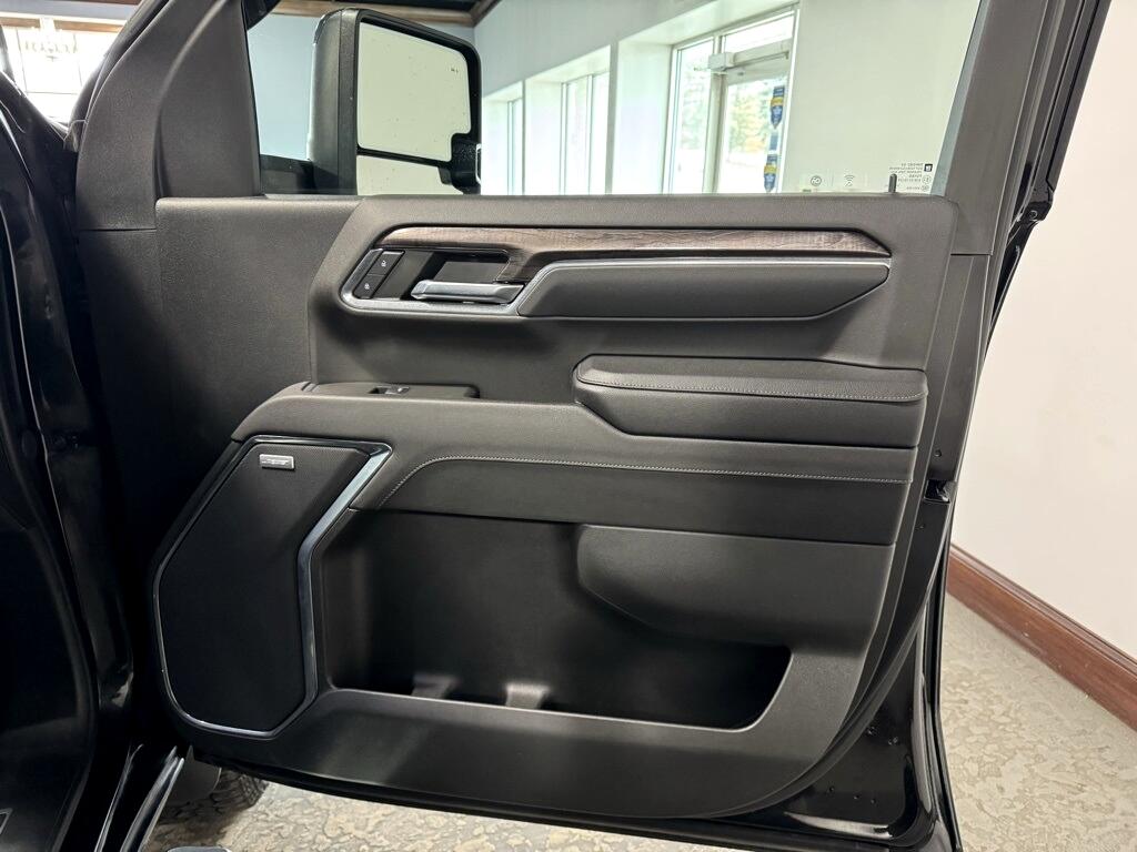 Chevrolet Silverado 3500HD LTZ Crew Cab 4WD 2024