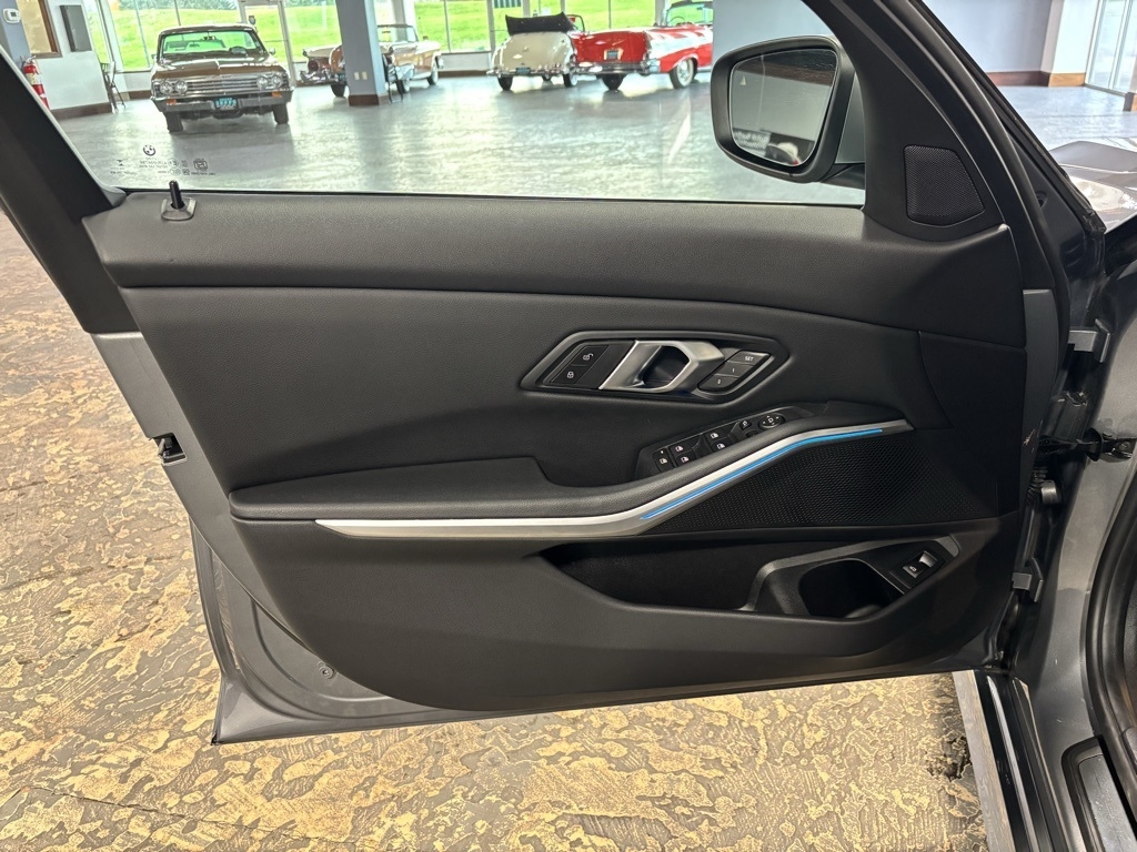 BMW 3-Series 330i xDrive 2025