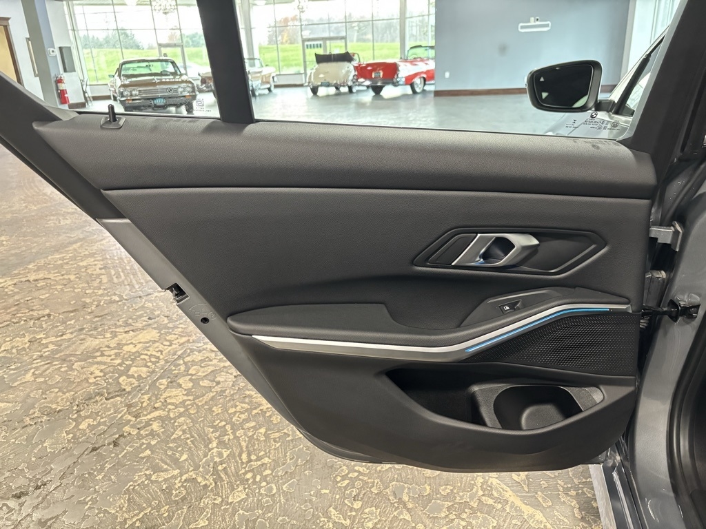 BMW 3-Series 330i xDrive 2025