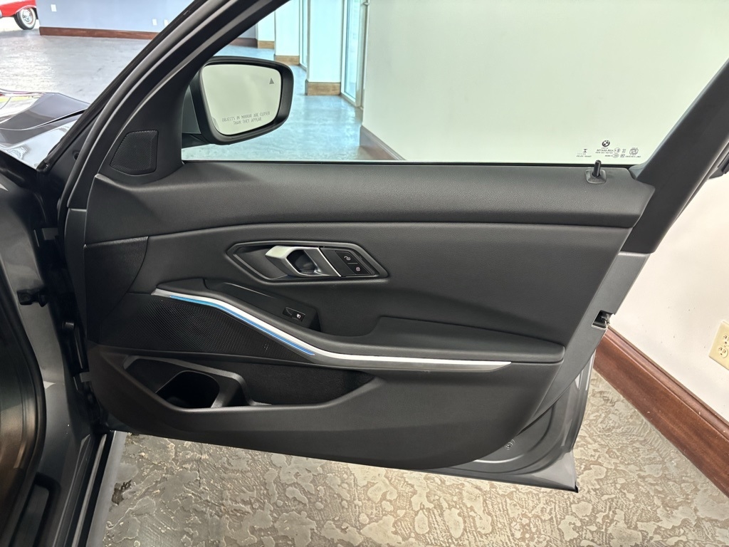 BMW 3-Series 330i xDrive 2025