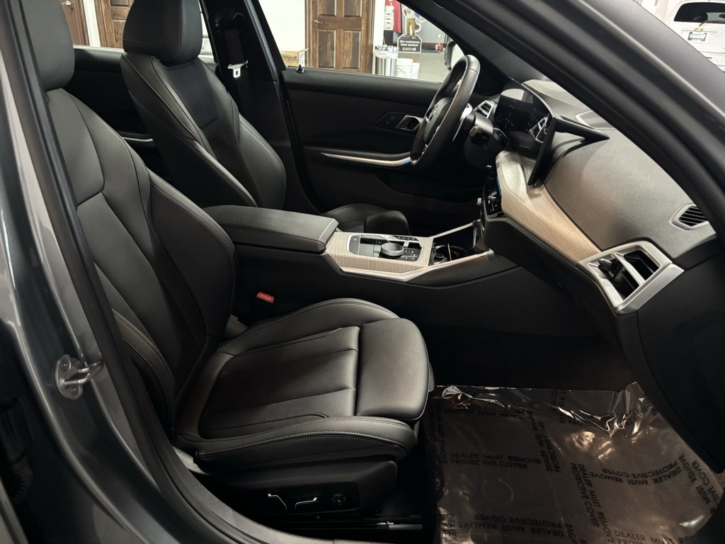 BMW 3-Series 330i xDrive 2025