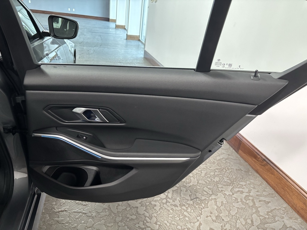 BMW 3-Series 330i xDrive 2025