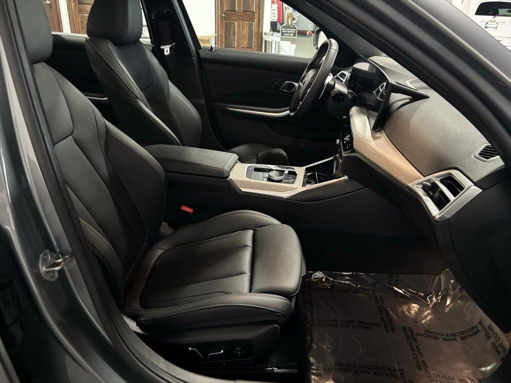 BMW 3-Series 330i xDrive 2025