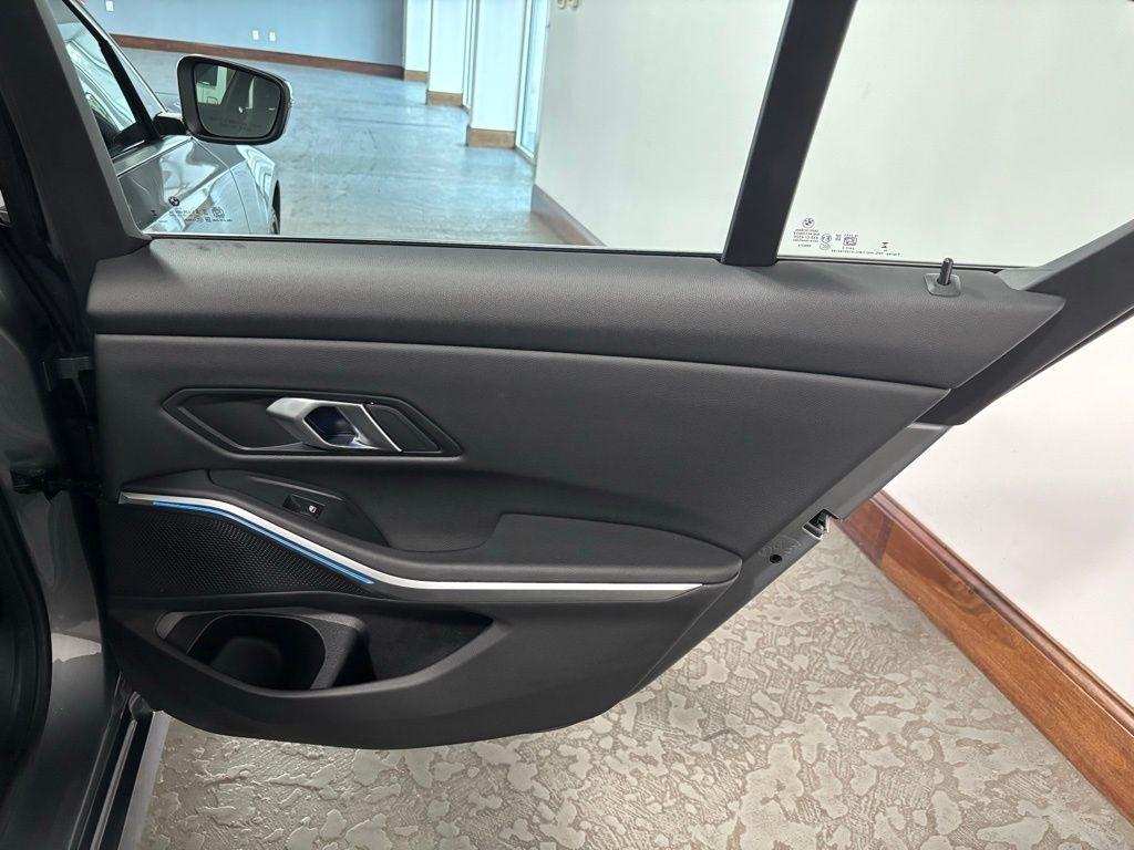 BMW 3-Series 330i xDrive 2025