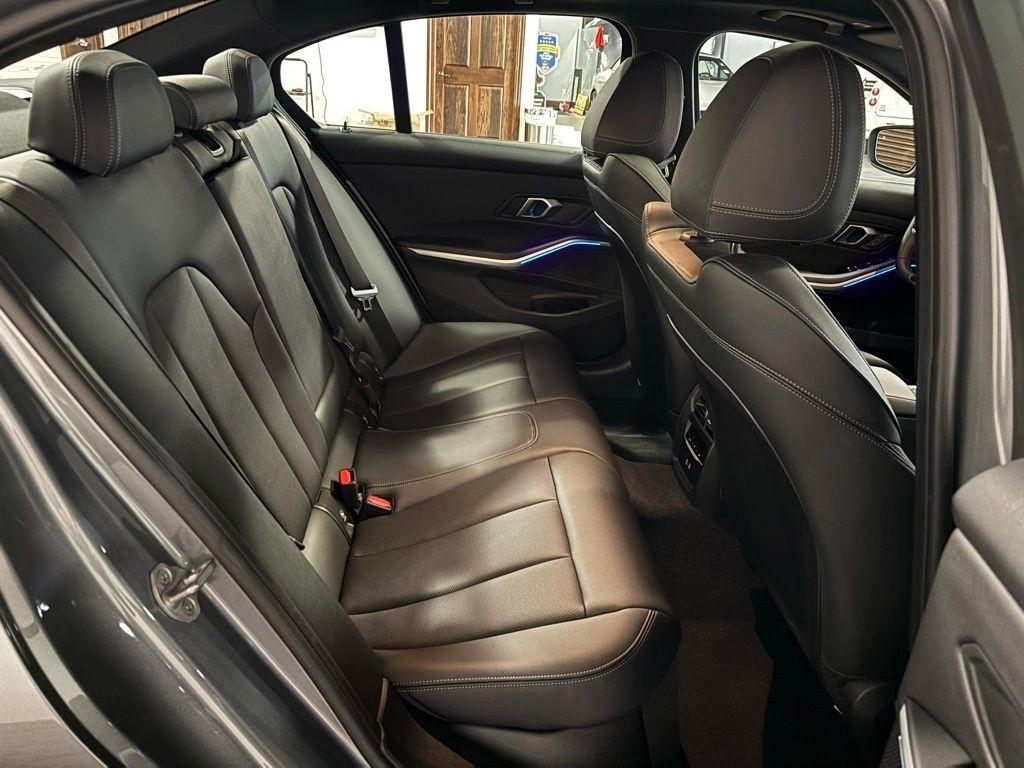 BMW 3-Series 330i xDrive 2025