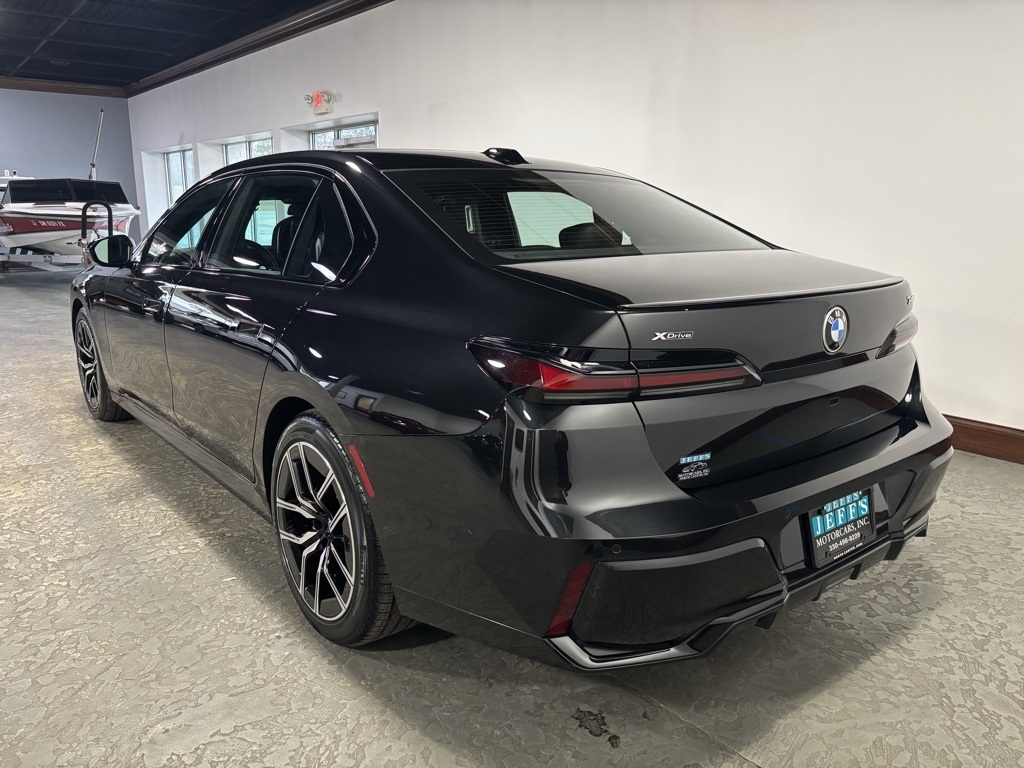 BMW 7-Series 740i xDrive 2025