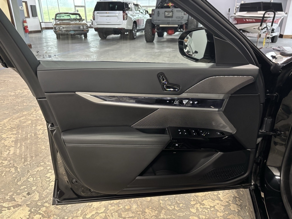 BMW 7-Series 740i xDrive 2025