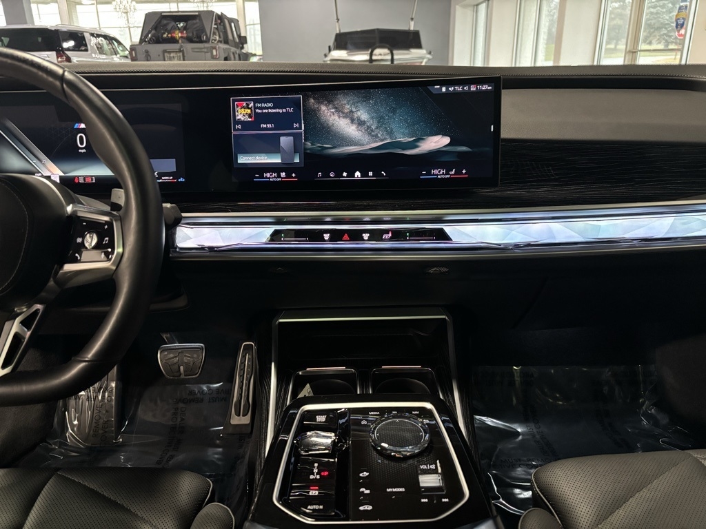 BMW 7-Series 740i xDrive 2025