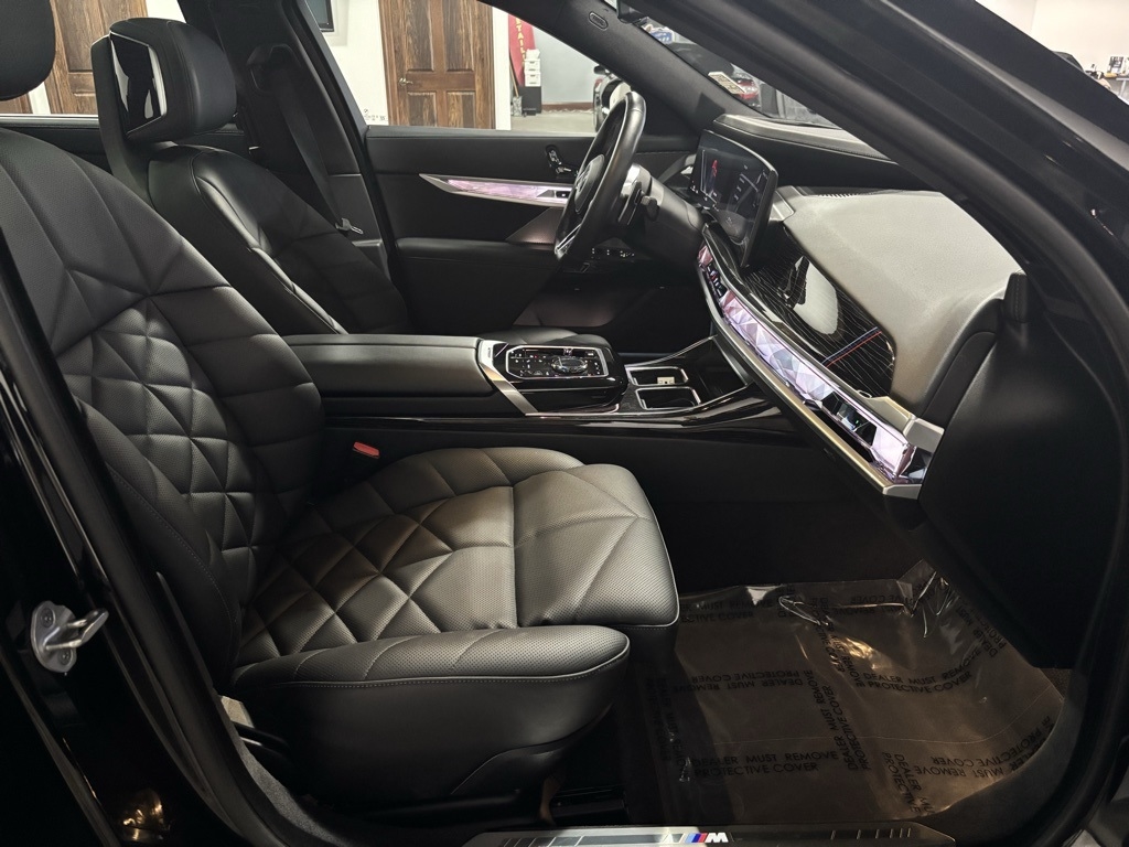 BMW 7-Series 740i xDrive 2025