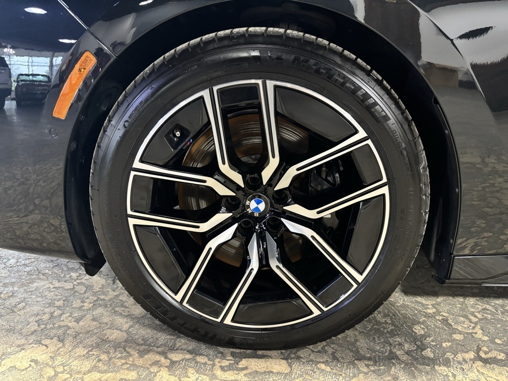 BMW 7-Series 740i xDrive 2025