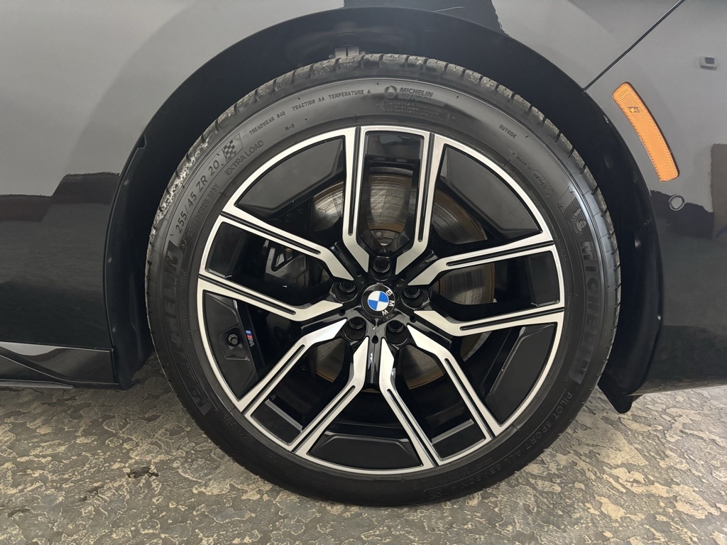 BMW 7-Series 740i xDrive 2025