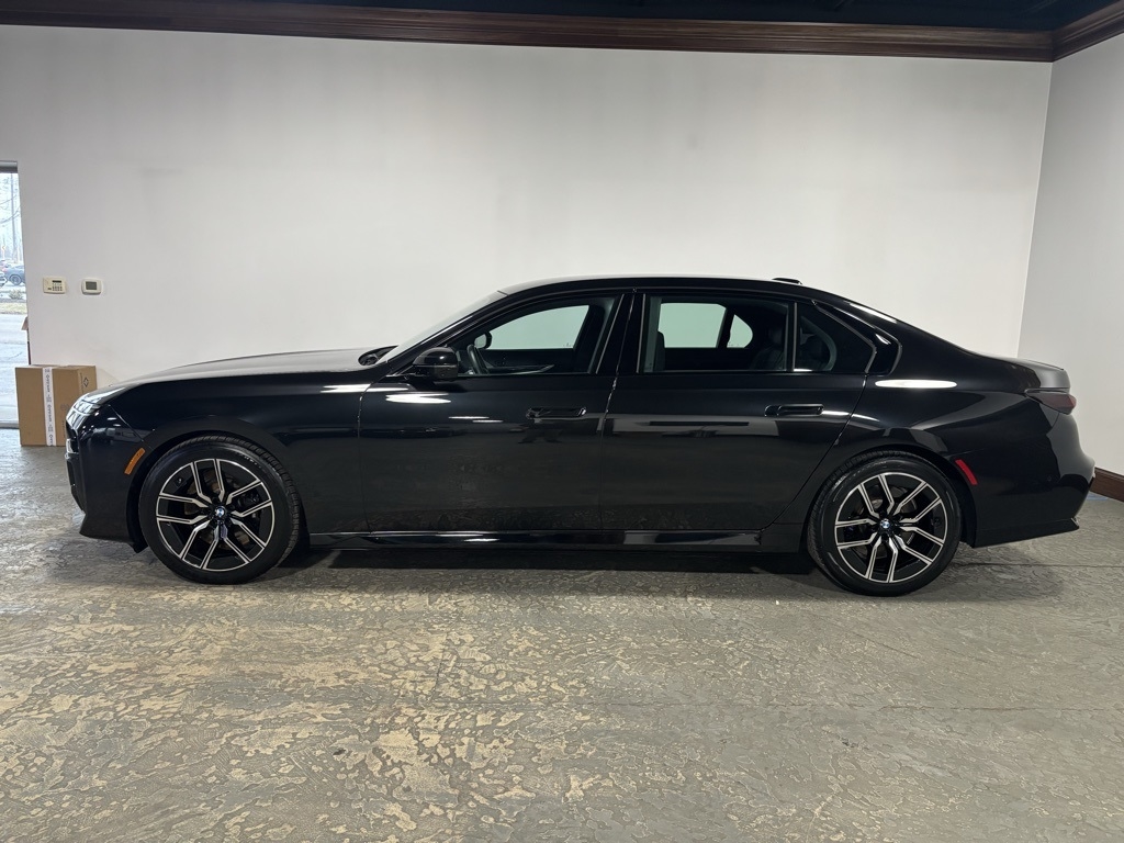 BMW 7-Series 740i xDrive 2025
