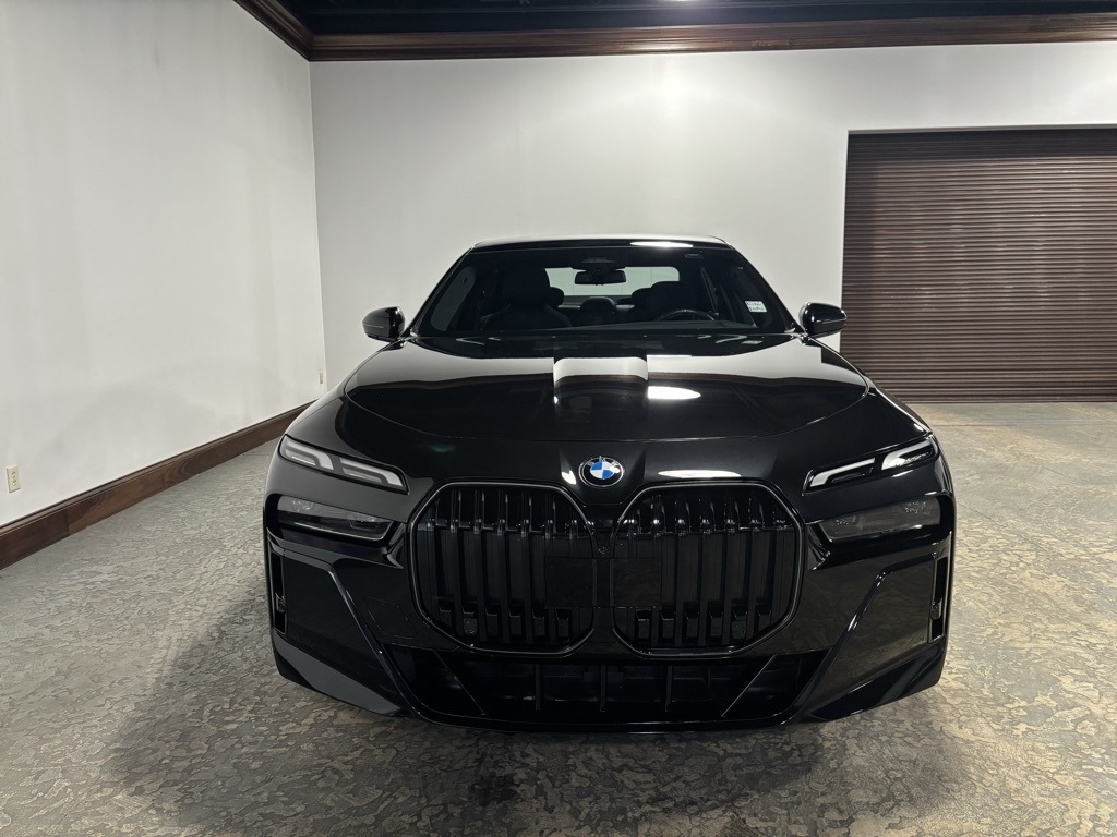 BMW 7-Series 740i xDrive 2025