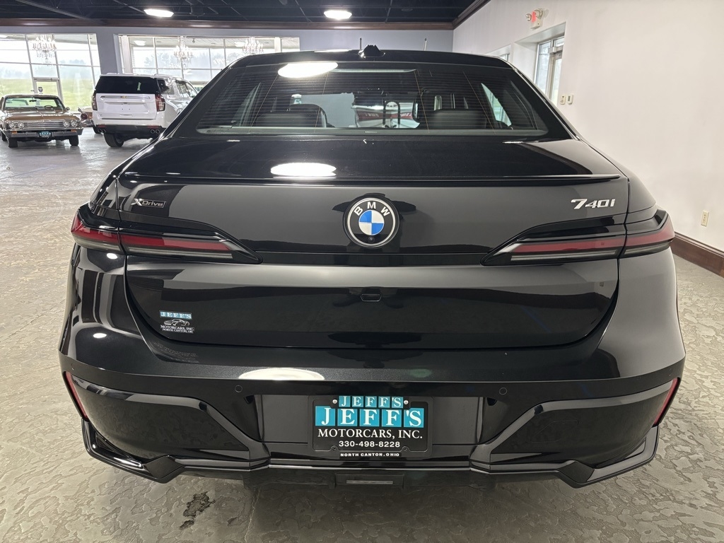 BMW 7-Series 740i xDrive 2025