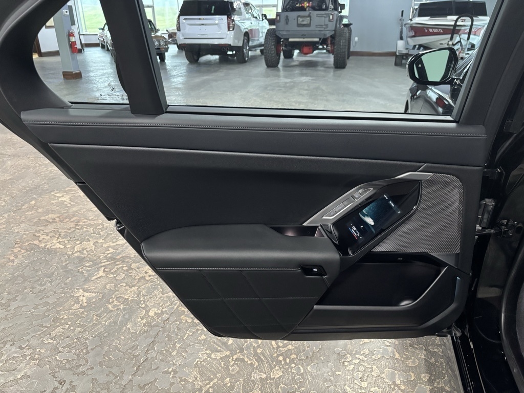 BMW 7-Series 740i xDrive 2025