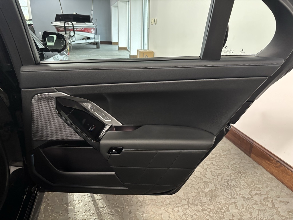 BMW 7-Series 740i xDrive 2025