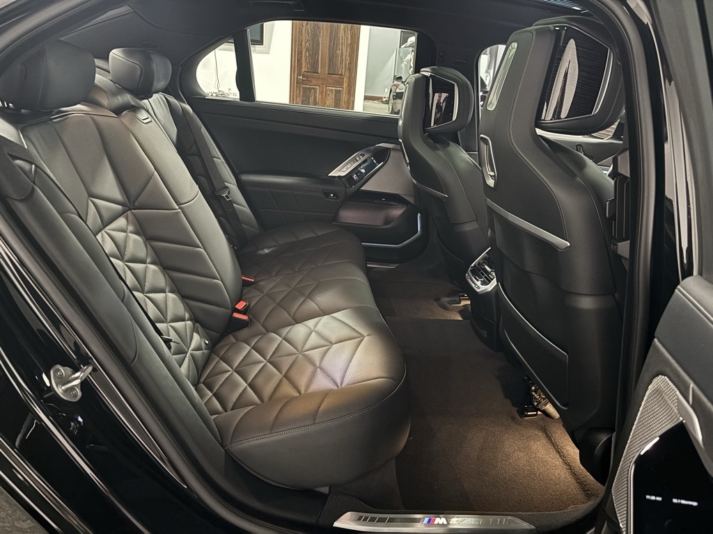 BMW 7-Series 740i xDrive 2025