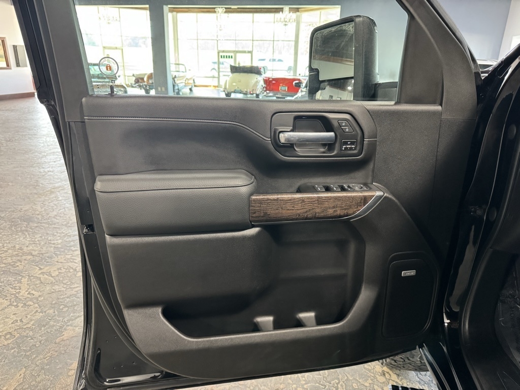 GMC Sierra 2500HD Denali Crew Cab 4WD SB 2023