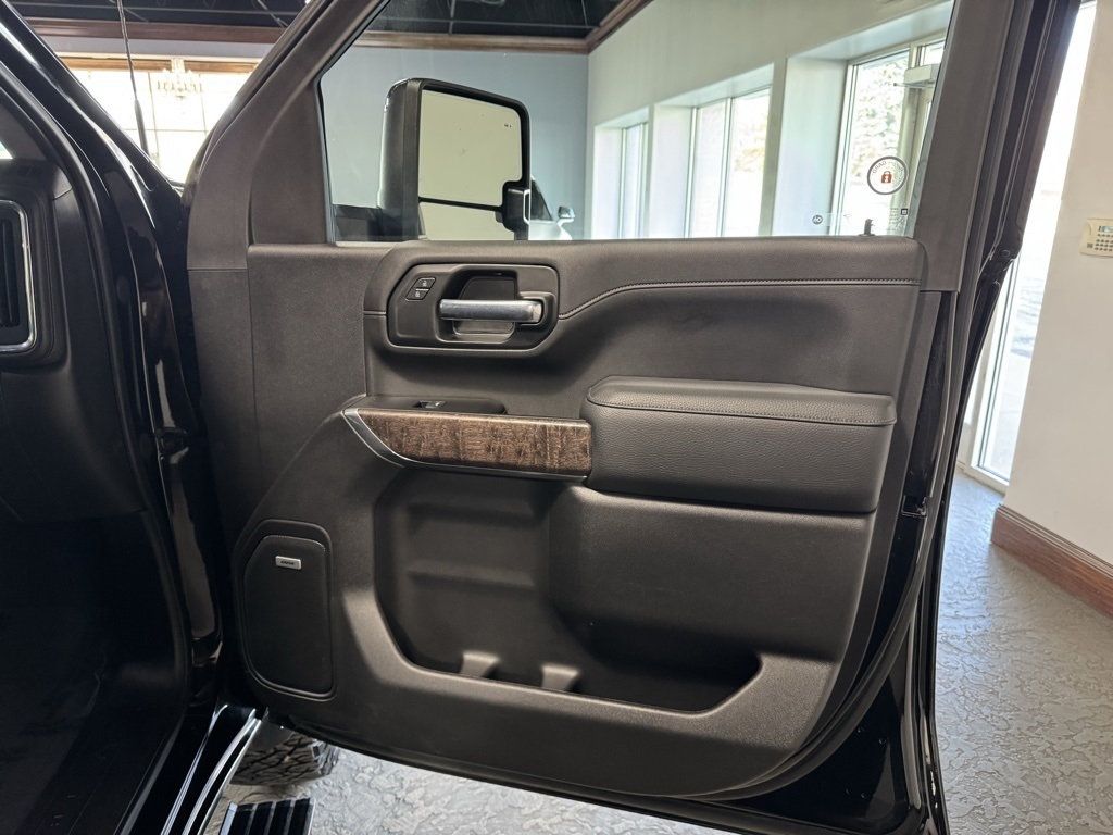 GMC Sierra 2500HD Denali Crew Cab 4WD SB 2023