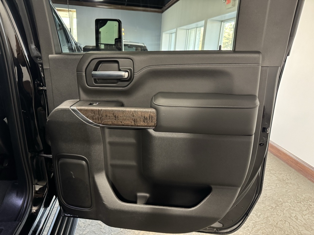 GMC Sierra 2500HD Denali Crew Cab 4WD SB 2023