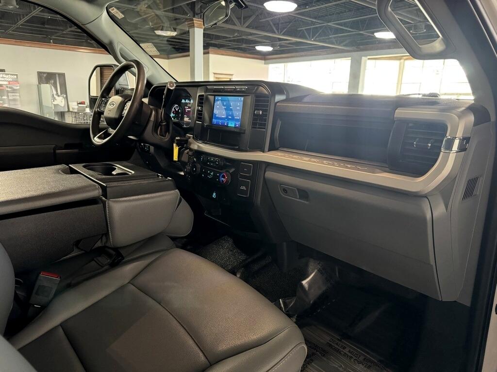 Ford F-350 SD King Ranch Crew Cab Long Bed 4WD 2024