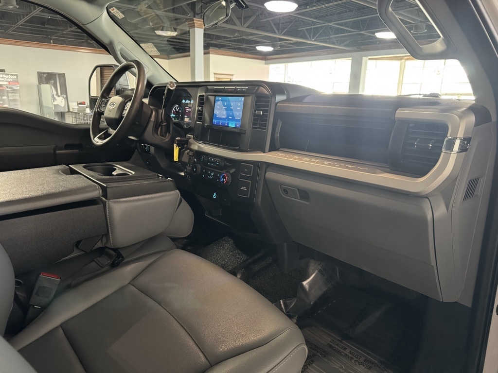 Ford F-350 SD King Ranch Crew Cab Long Bed 4WD 2024