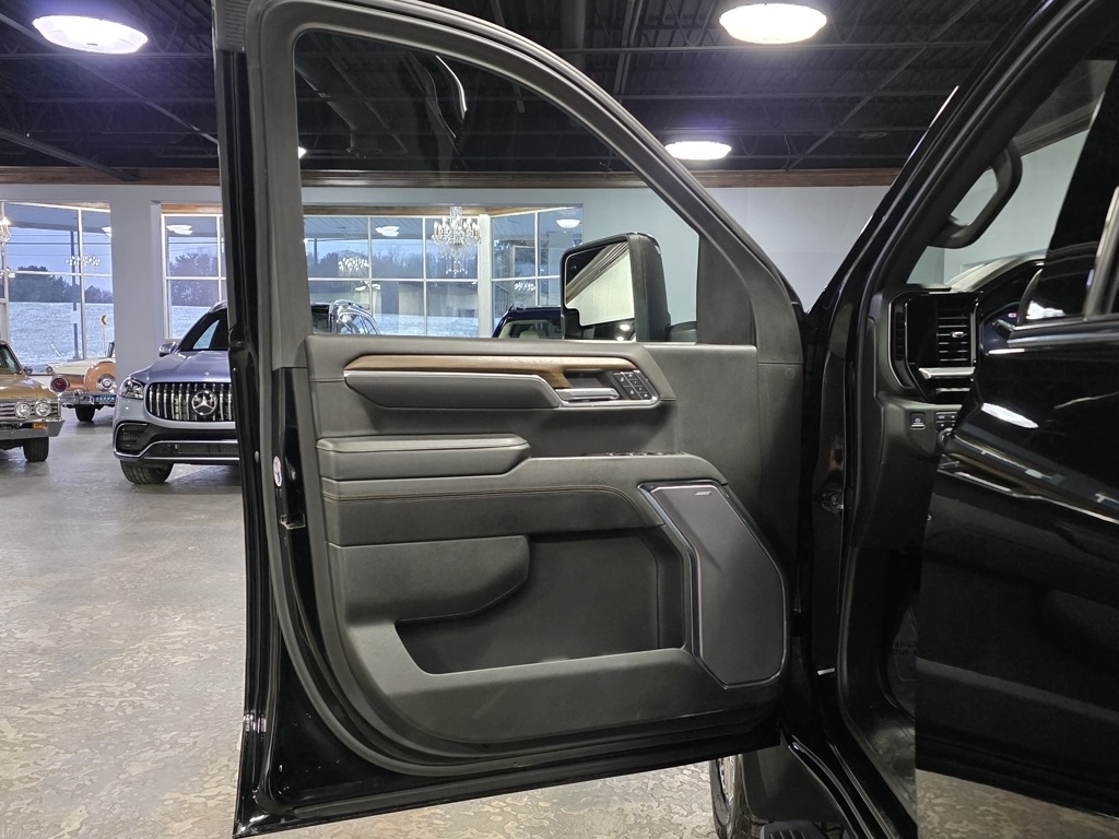 Chevrolet Silverado 2500HD High Country Crew Cab Long Box 4WD 2024