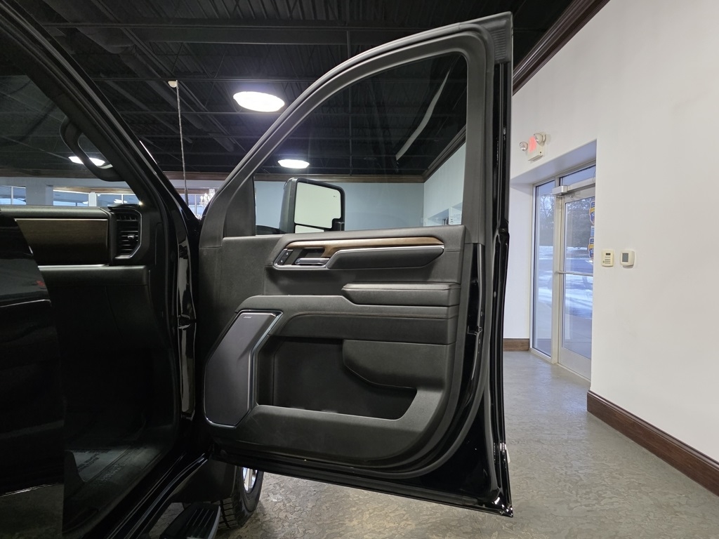 Chevrolet Silverado 2500HD High Country Crew Cab Long Box 4WD 2024